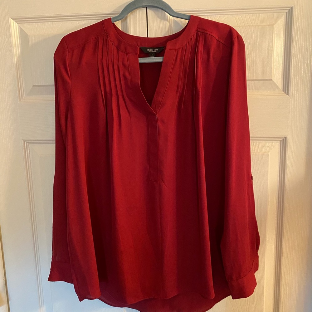 Vera Wang Blouse. Perfect for the Holiday Party.  Like New Condition.  Size L.